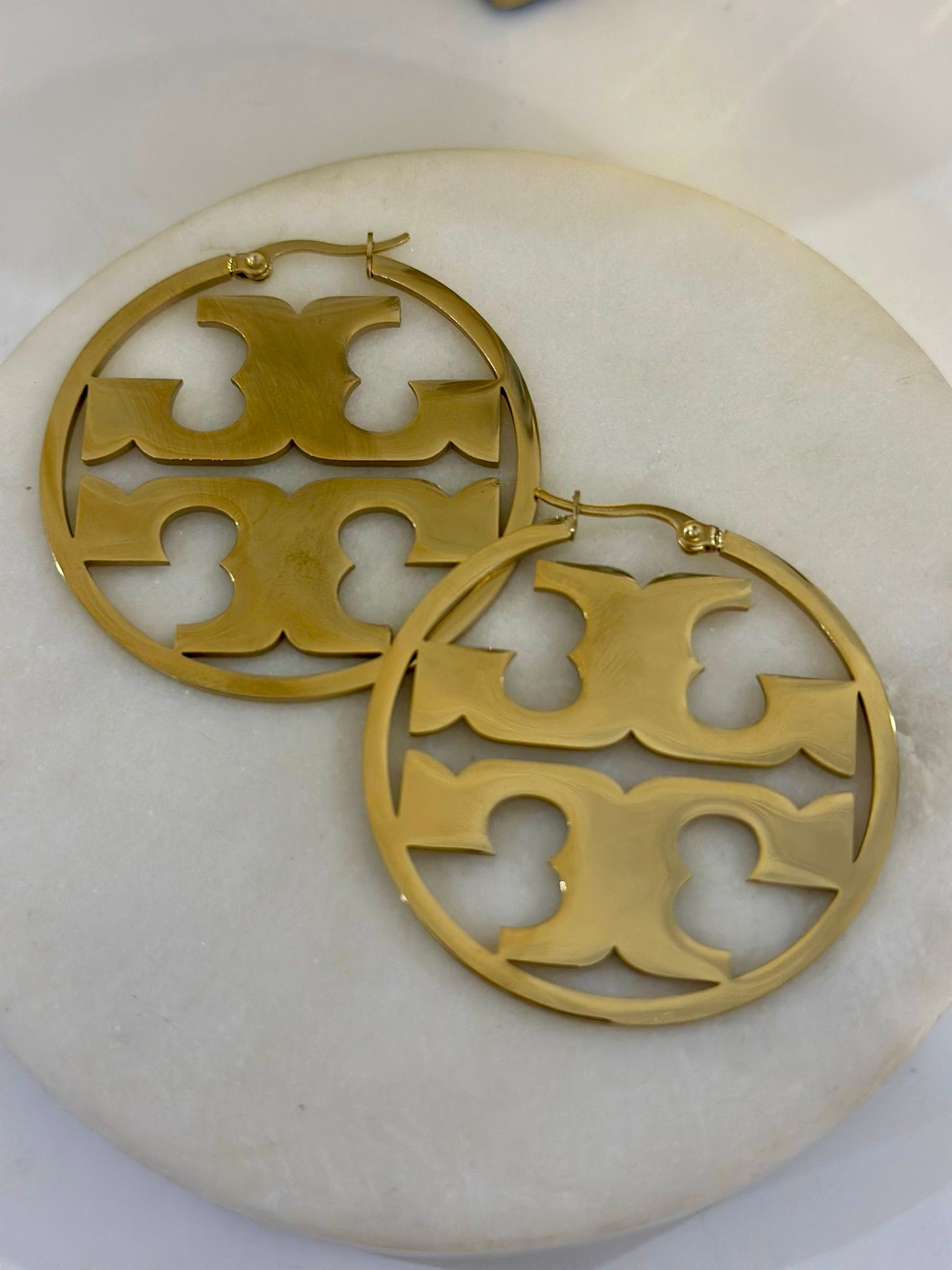 Tory Gold Earrings (tamaño mediano)