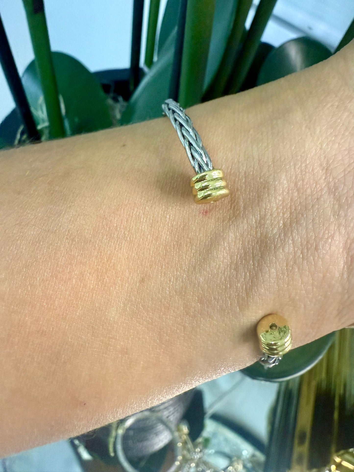 Shine Flower Two Tones Bangle (Gold Plated)