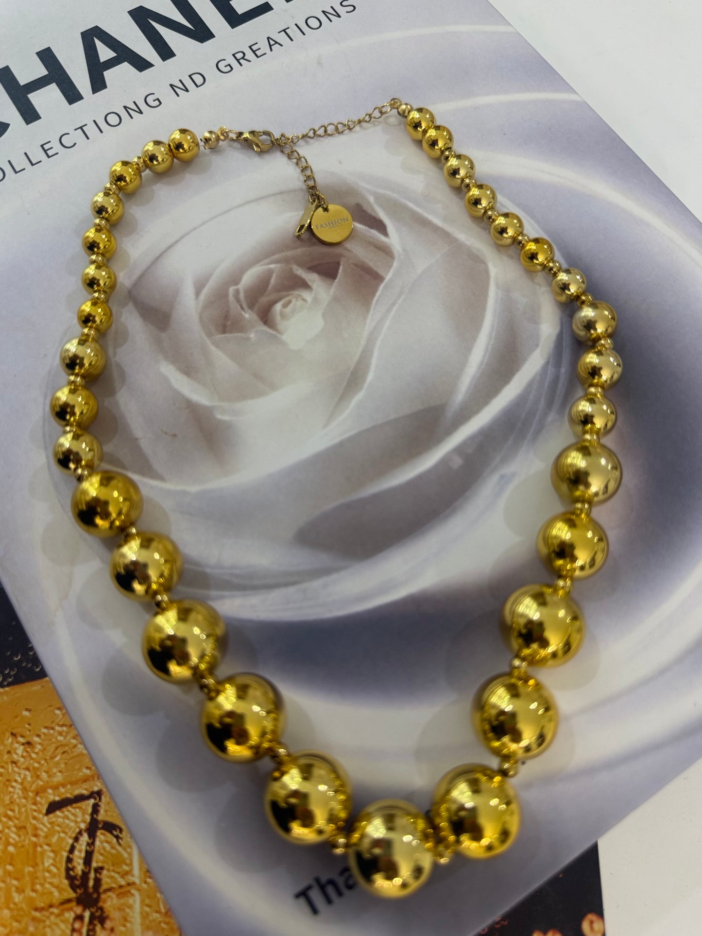 Golden Balls Necklace (material oro acero inoxidable)
