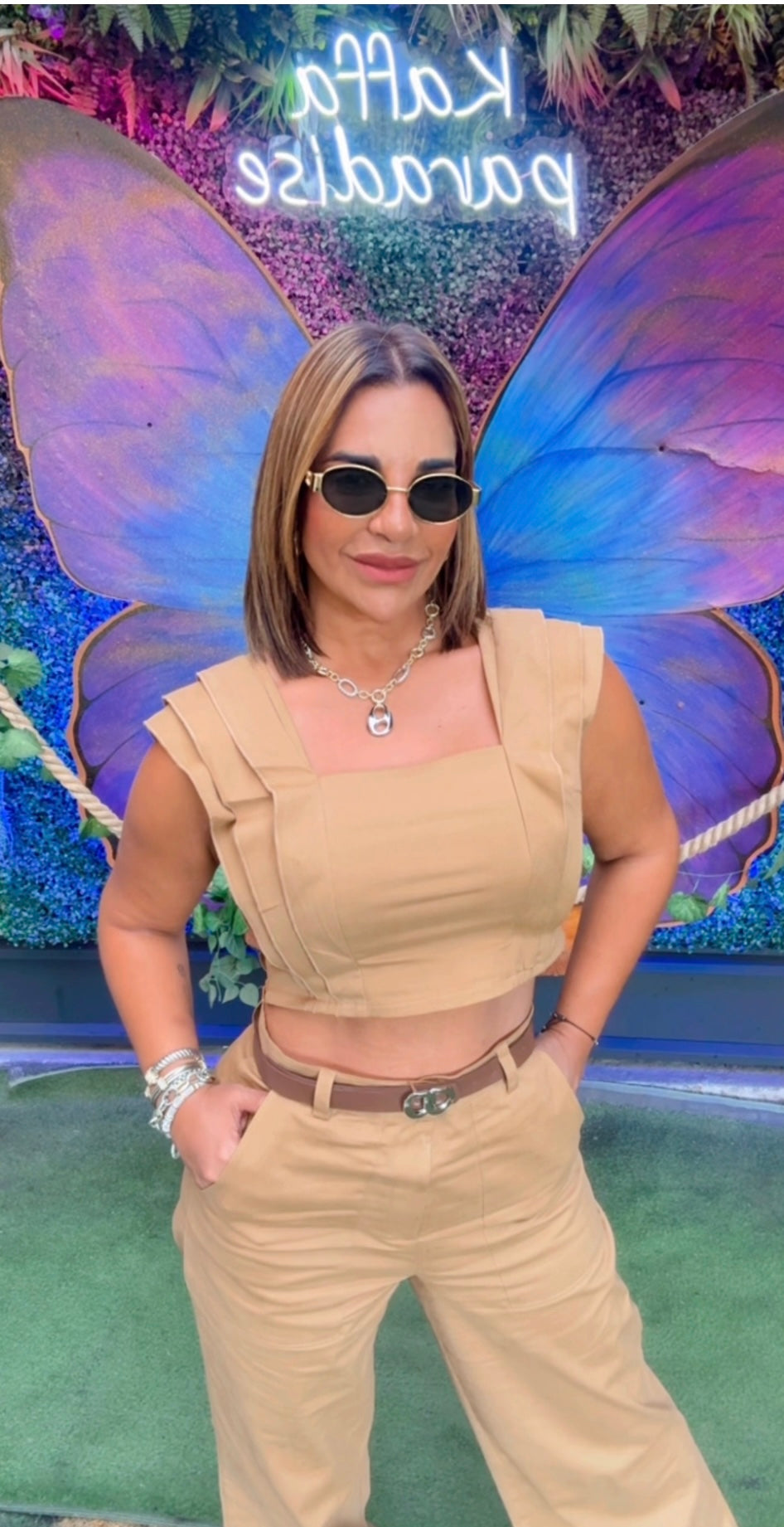 Santander Mocha Set (incluye el cinturón) puesto en Médium