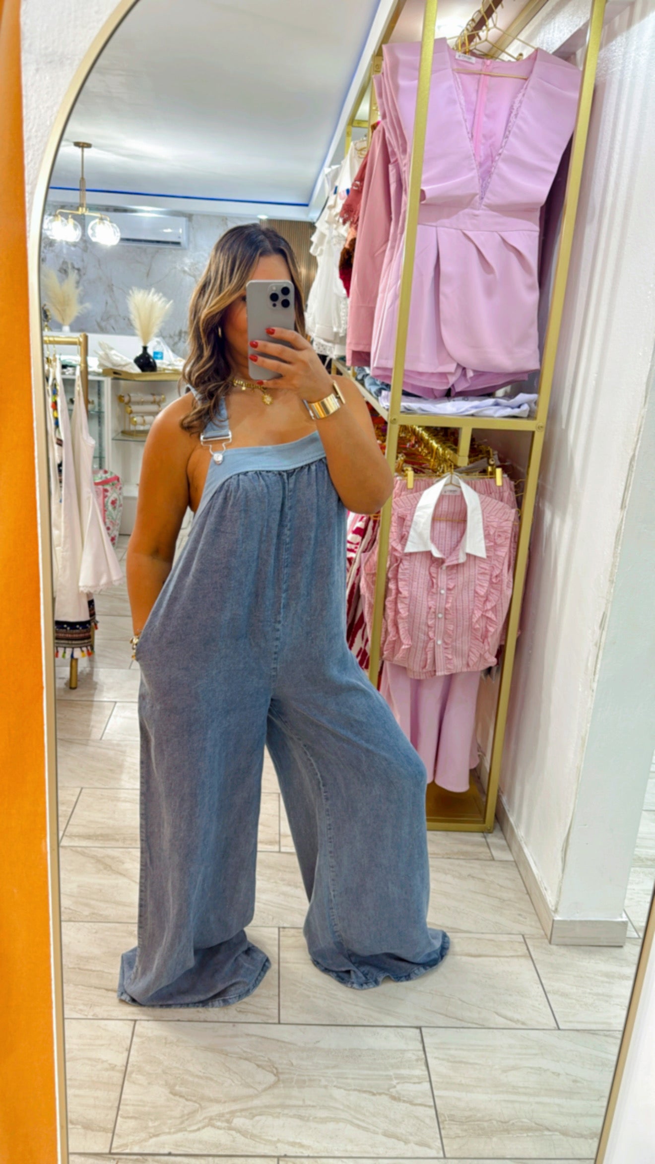 Indonesia Denim Jumpsuit (oversized) puesto en Small