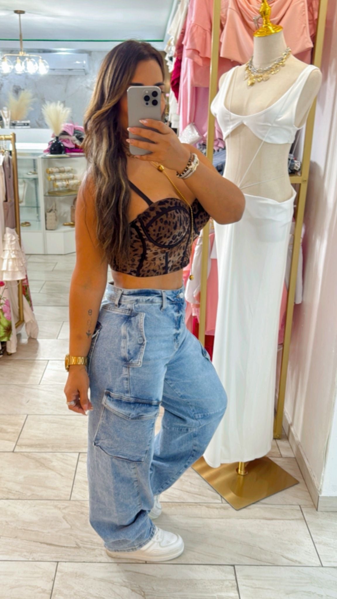 Vibrant Light Denim Cargo Jean (utilicé talla 5)