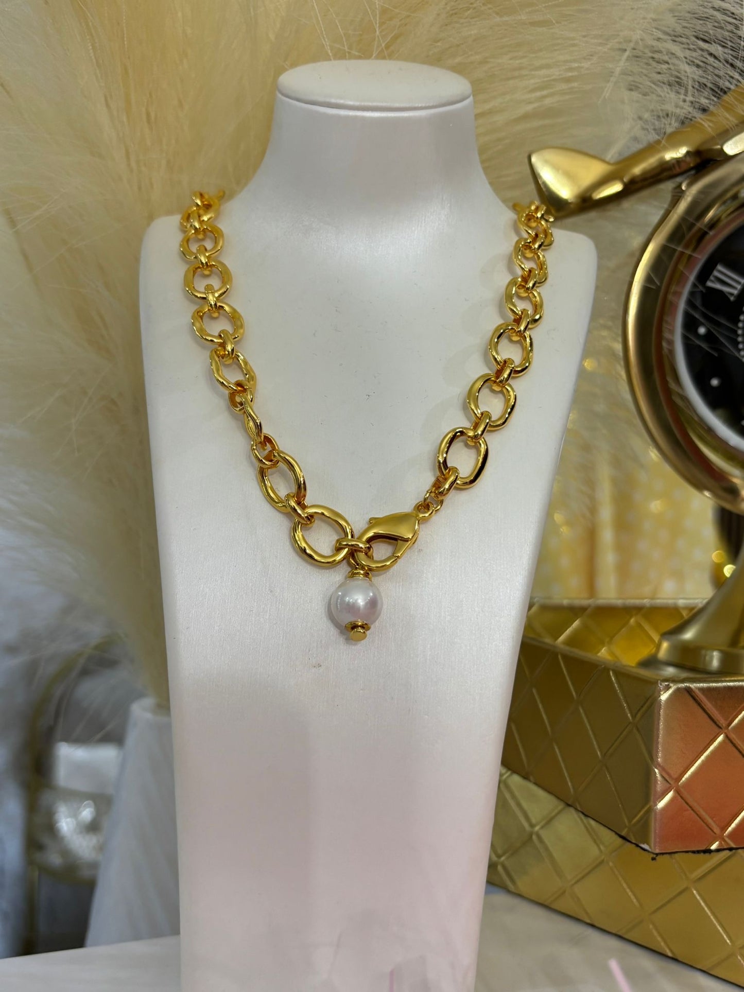 Uno Gold Pearl Necklace(material oro 925)