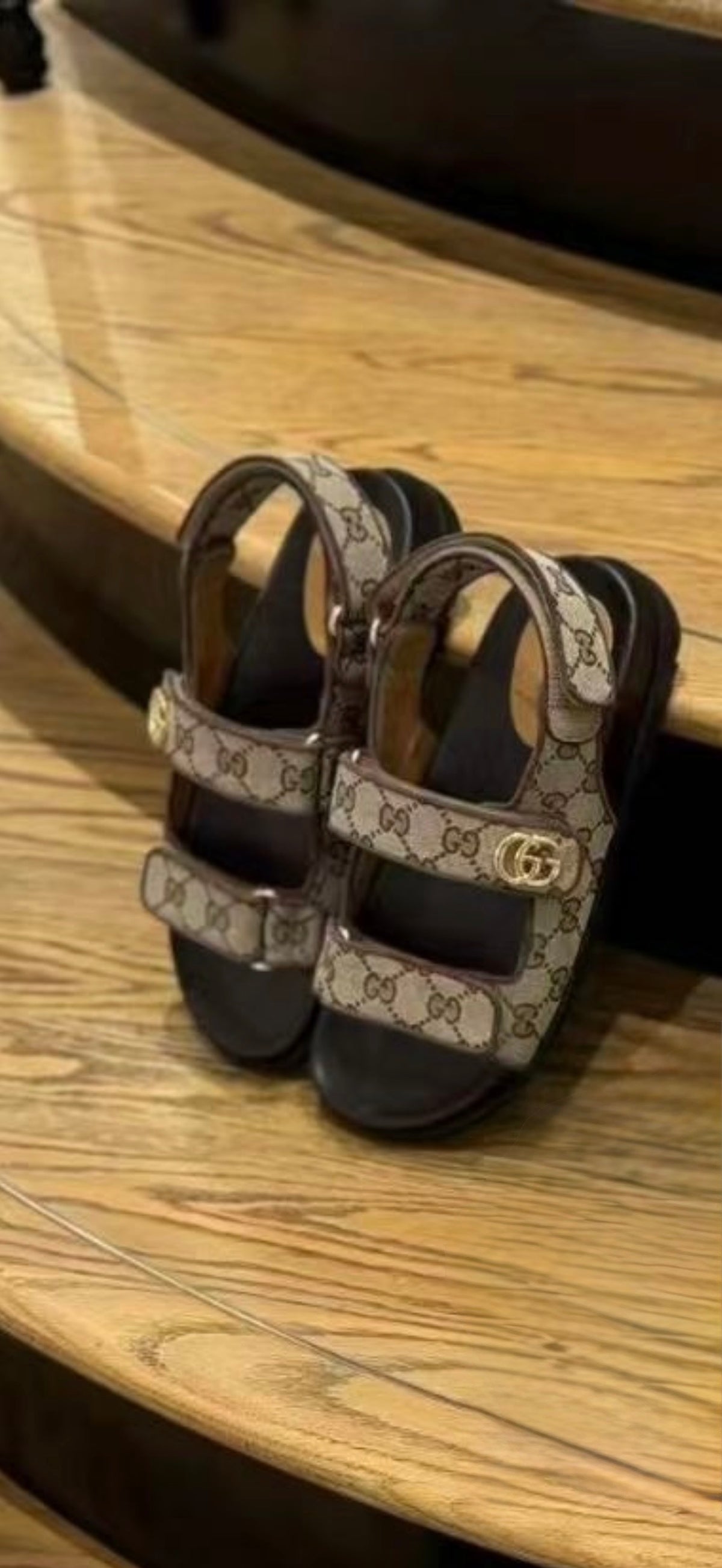 GG Brown Sandals (incluye caja)