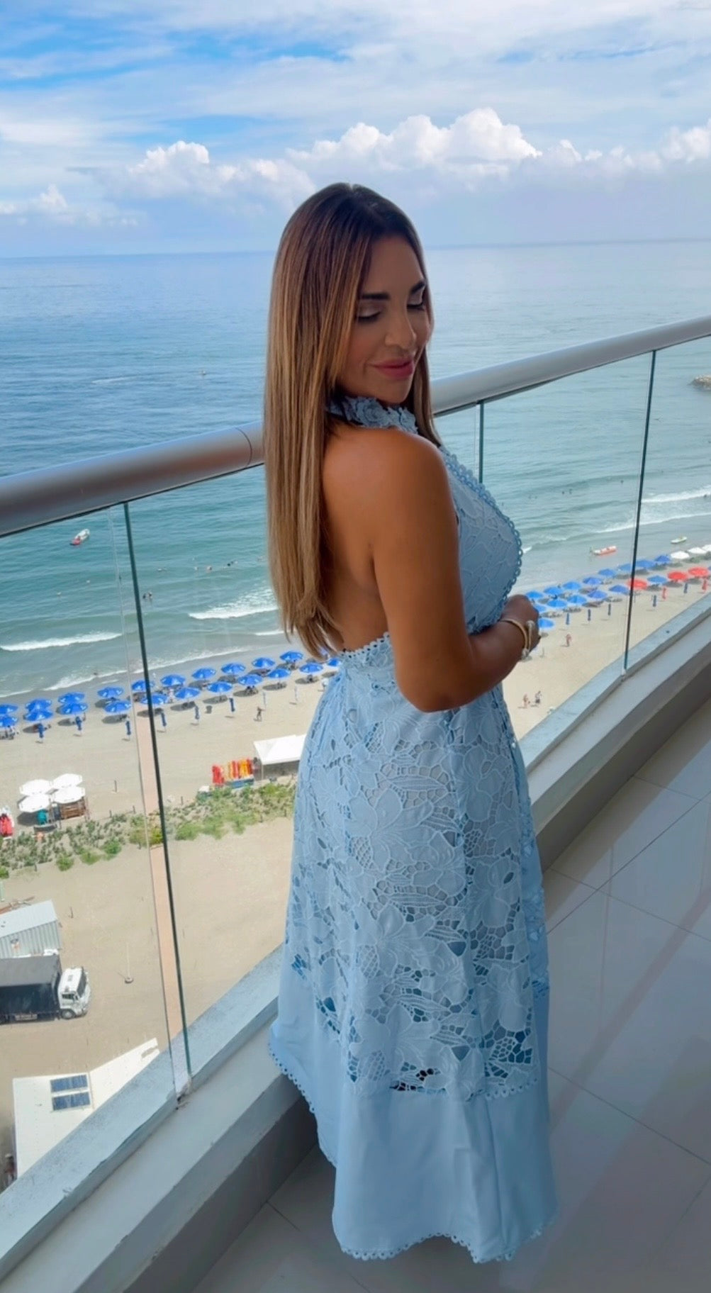Celeste Blue Embroidery Dress (utilicé Médium