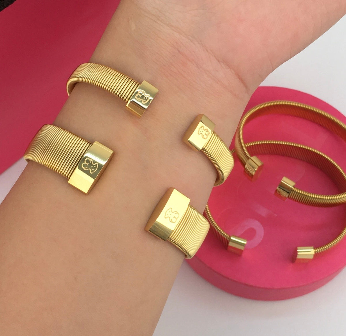 Bear Gold Bangle (llega oct 30) es la finita