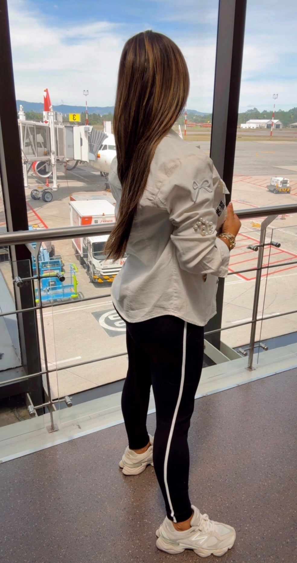 Restock Channel White Oversized Jacket, Llegan el sábado ( Superstretch) puedes bajar una talla . utilicé talla M
