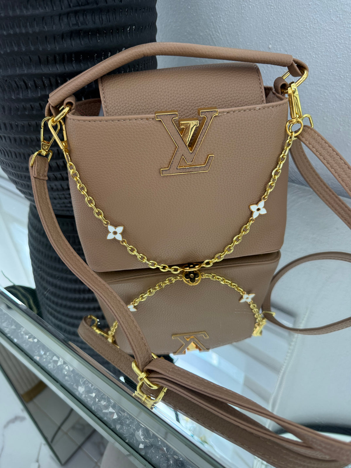 LV Nano Khaki Bag (incluye accesorio)