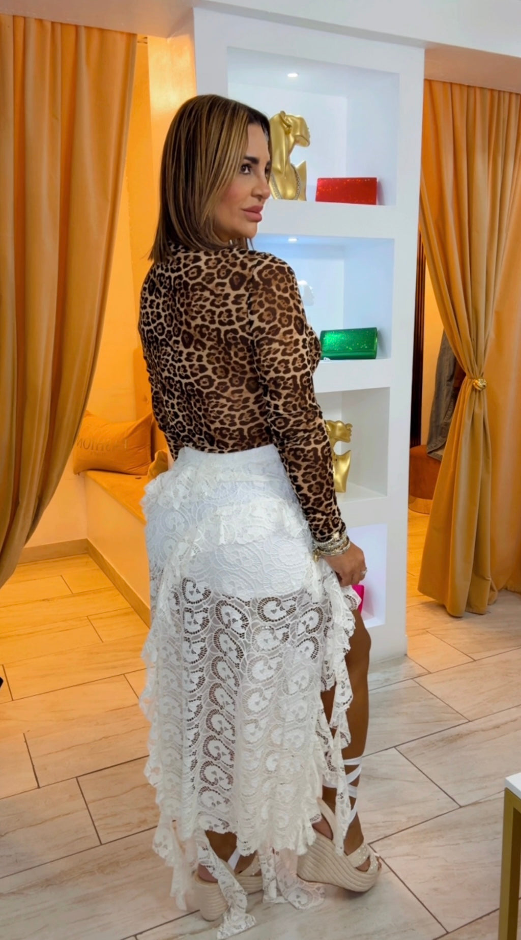 Bangkok Beige Skirt (spandex) utilicé talla Médium