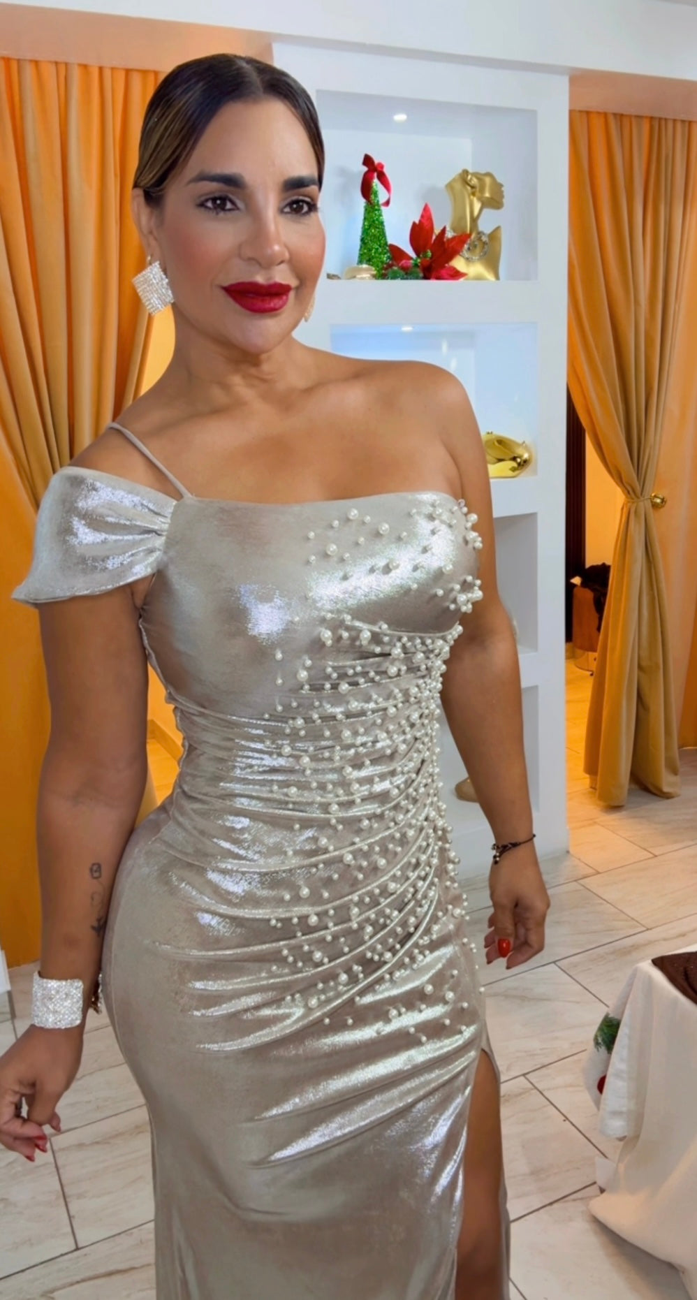 Serafina Pearl Dress (spandex) utilicé talla Médium