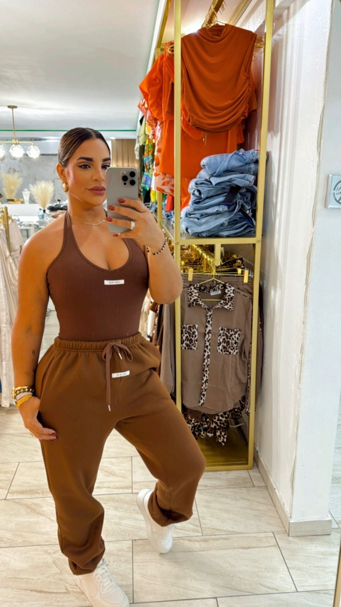 Chocolate Hand Made Halter Bodysuit Set (stretch) utilicé talla M