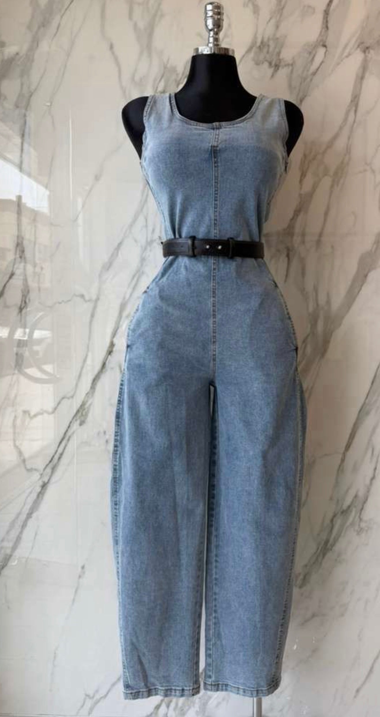 Valencia Denim Jumpsuit (utilicé M) incluye cinturón