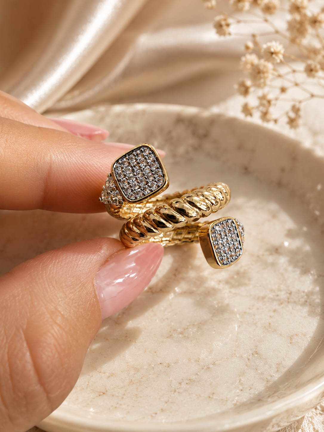 Sparking Gold Adjustable Ring(es ajustable)
