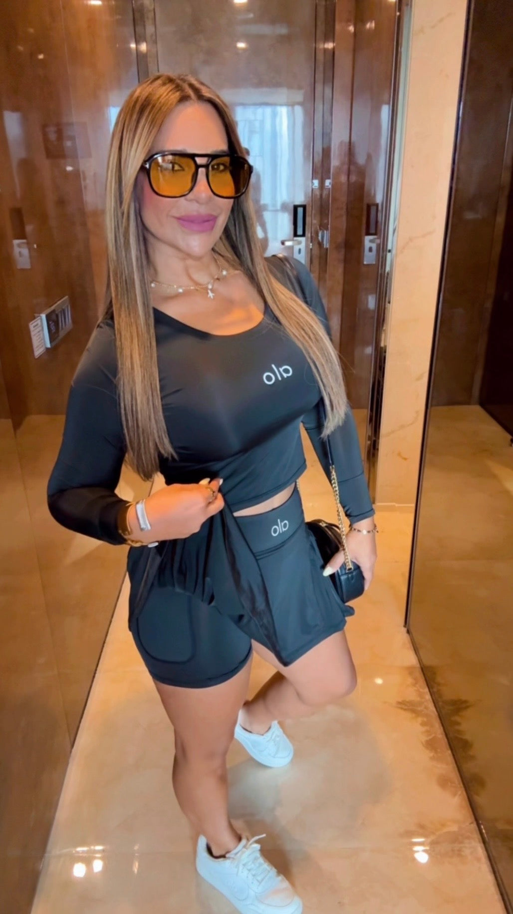 Alo Black Skirt Set (spandex) Trae short integrado