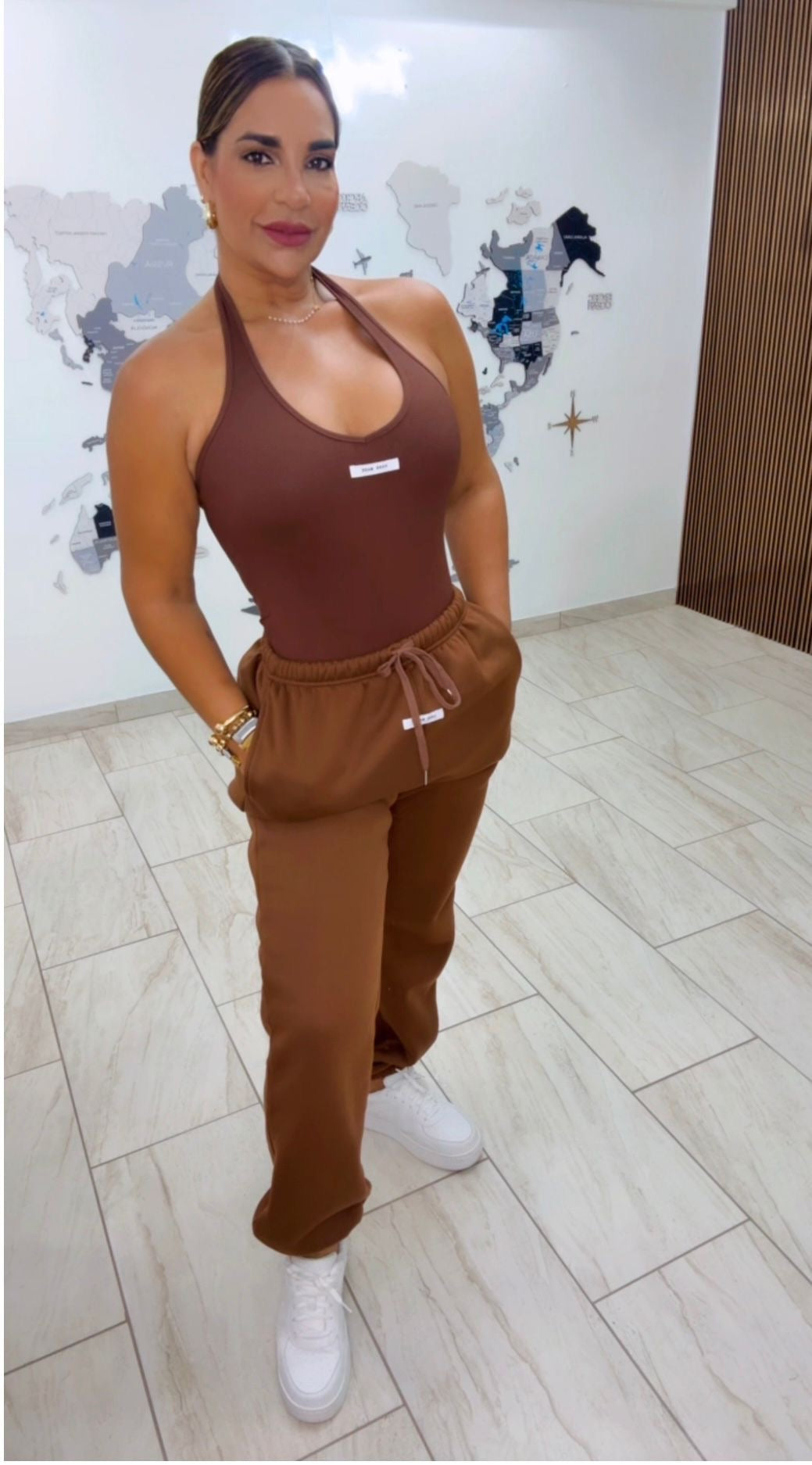 Chocolate Hand Made Halter Bodysuit Set (stretch) utilicé talla M