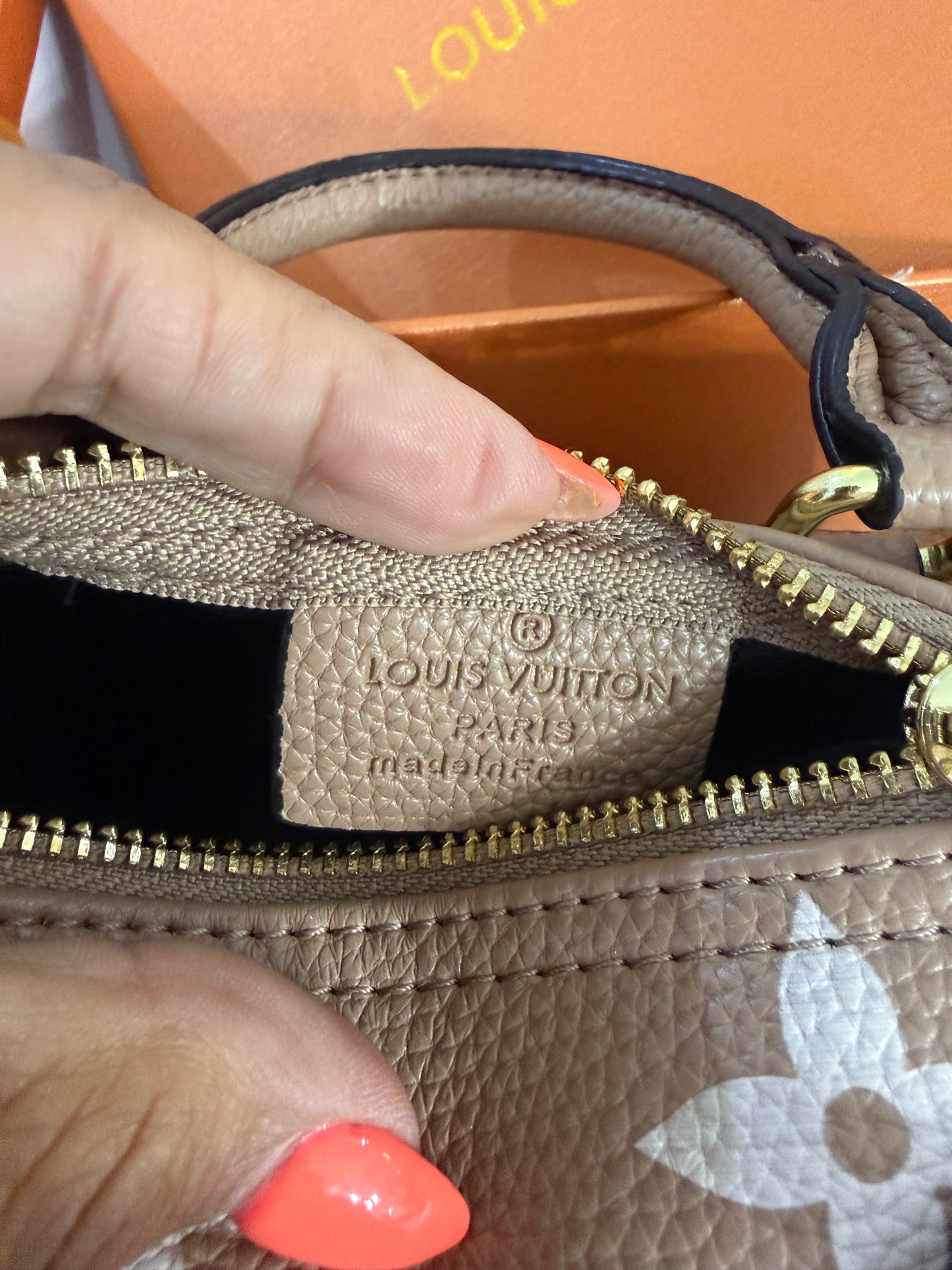 LV  Crossbody Doctor Bag (incluye caja)
