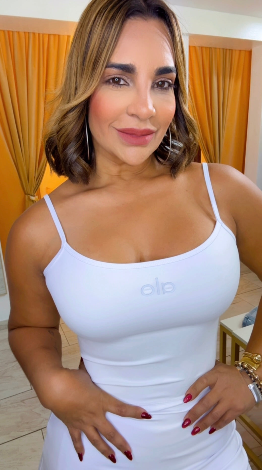 Alo White Dress (stretch) Trae short integrado/No clarea