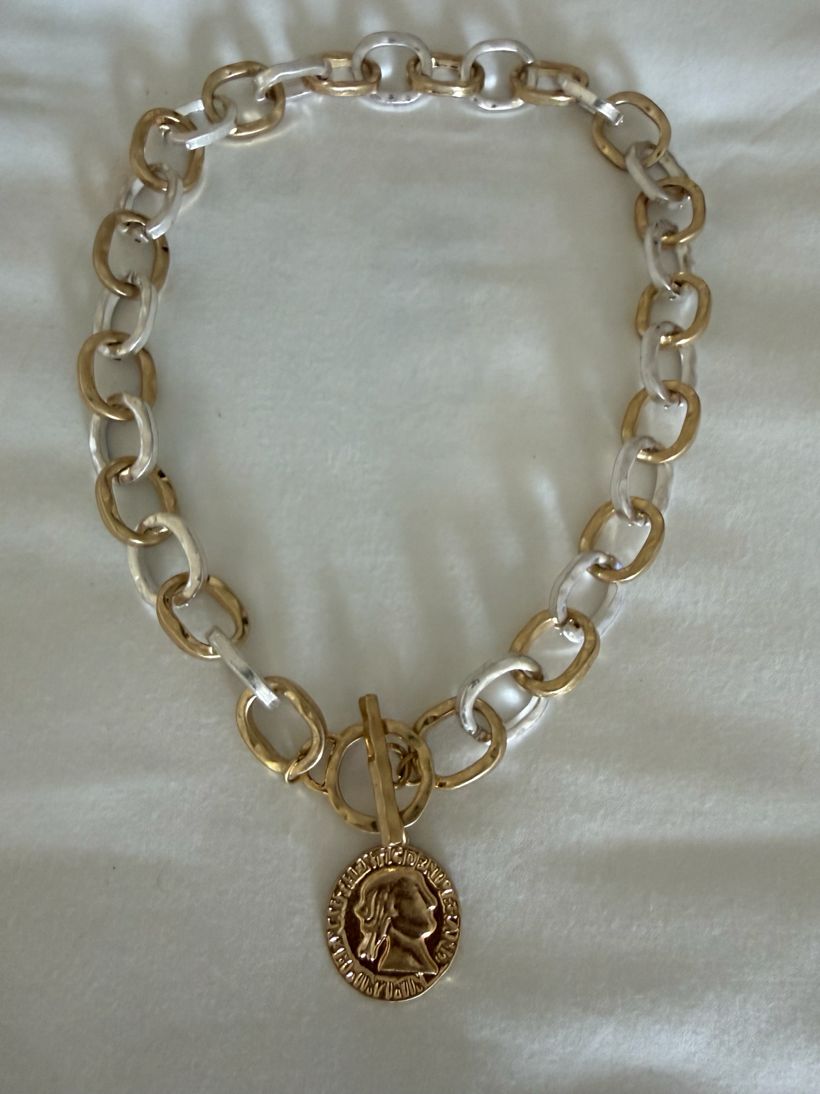 Aura Coin 2 Ones Necklace (llegan el sábado)