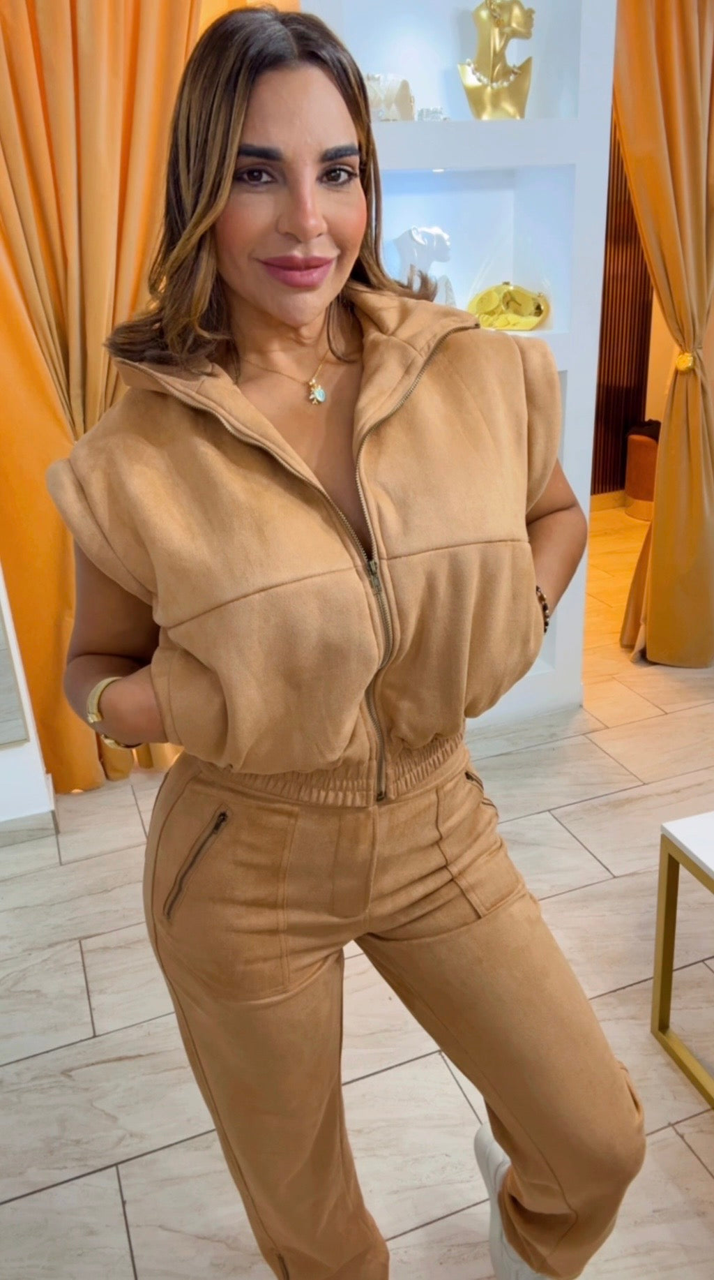 Arabia Formal Camel Set (puedes quitar y poner las mangas) utilicé talla Médium