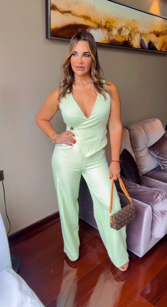 Shaanxi Pastel Green Jumpsuit Restock!! (corre un poco grande) llegan el sábado 10 de Mayo