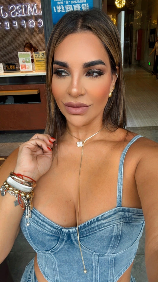 Folly Shine Gold Necklace(es ajustable) llegan el 10 de Mayo