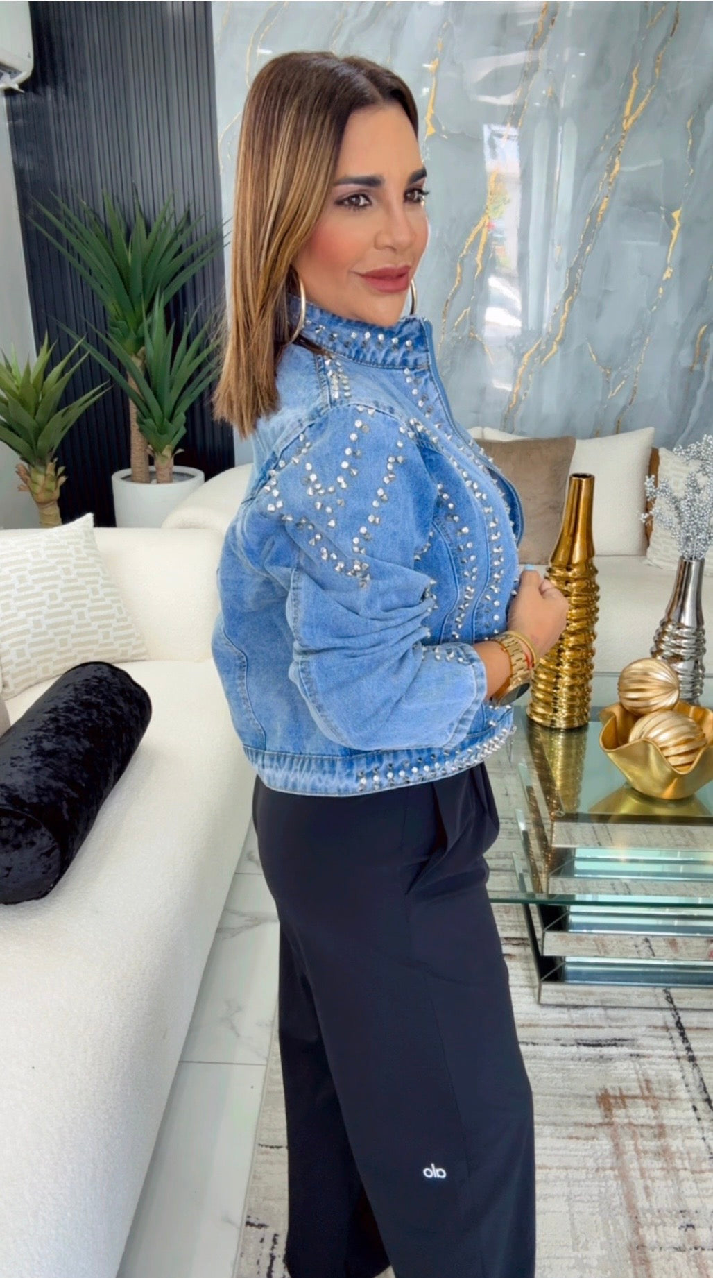 Calgary Rhinestone Denim Jacket (puesto en M)