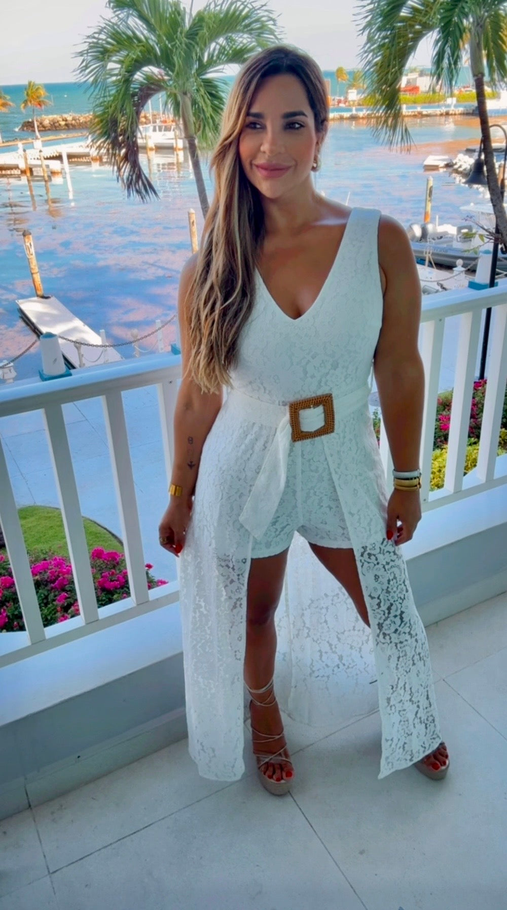 Las Croabas White Romper Dress (incluye cinturón) utilicé talla Médium