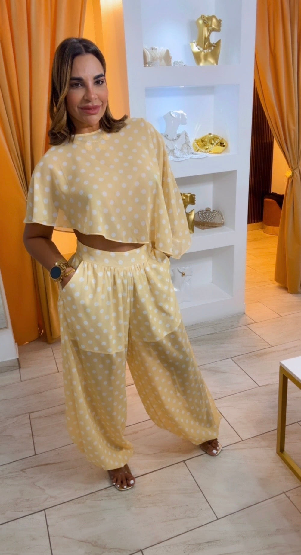 Yellow Polka Dots Set (corre grande) utilicé talla Médium