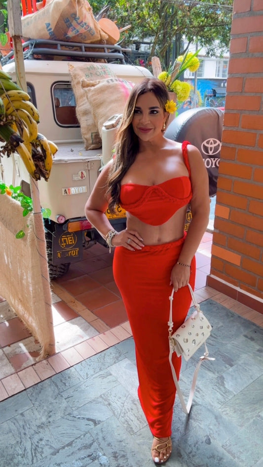 El Tesoro Red Skirt Set (stretch) utilicé la talla médium