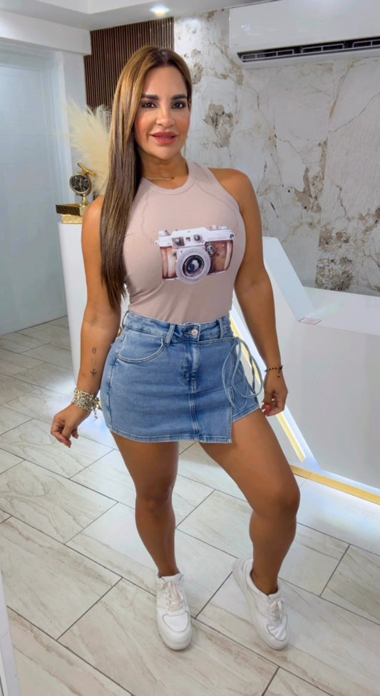 Querétaro Denim Skort( es falda pantalón) (super stretch) puesta en Medium