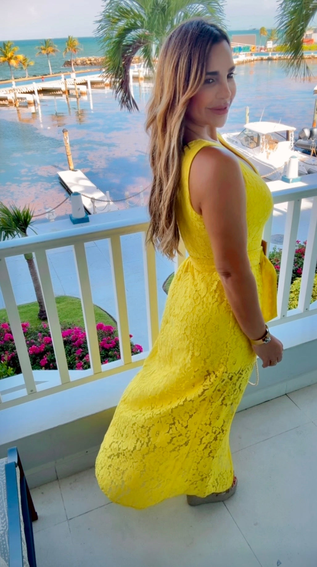 Las Croabas Yellow Romper Dress( incluye cinturón) utilicé talla Médium