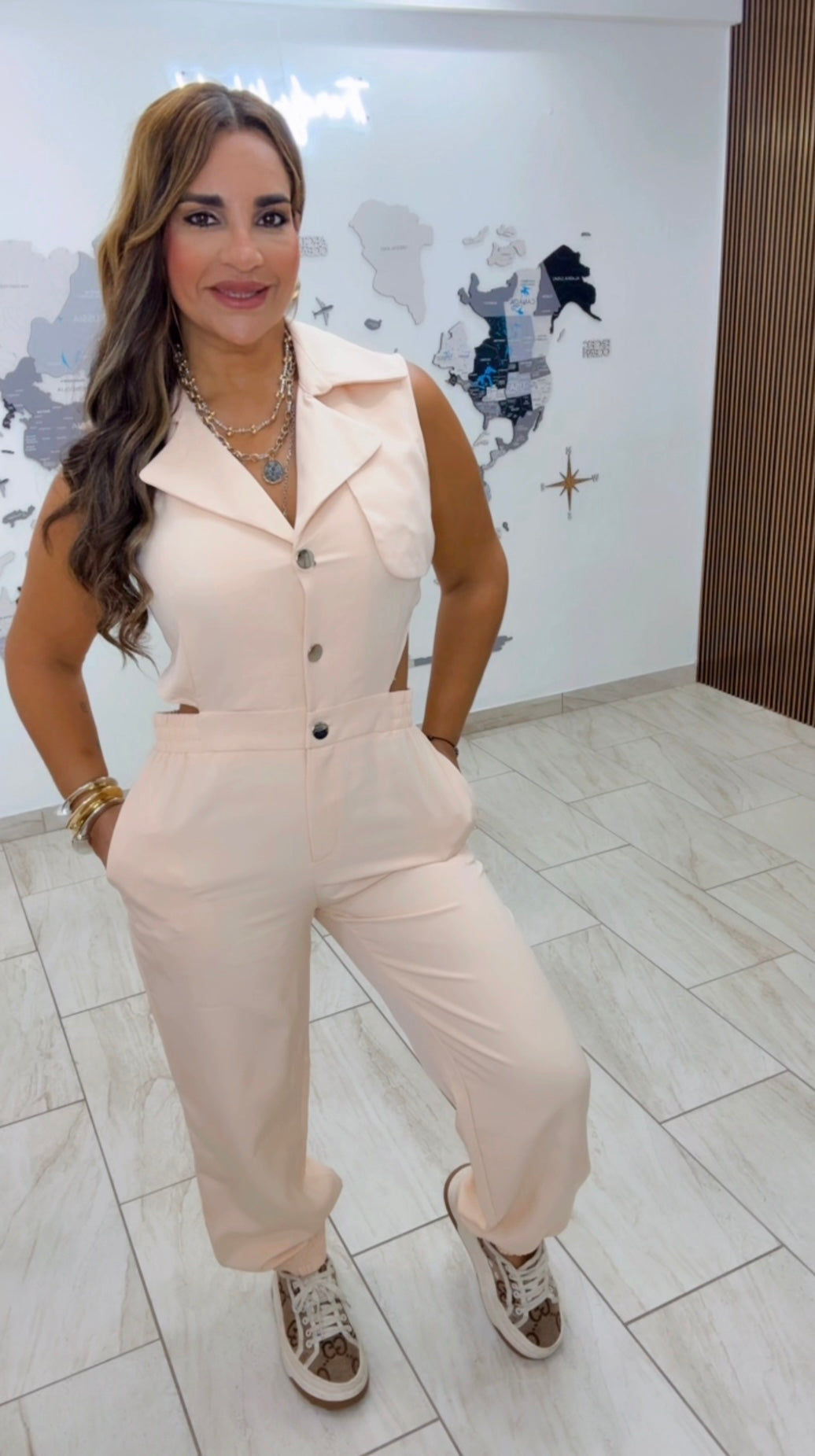 Sudamerica Beige Jumpsuit (tiene elástico en cintura) utilicé talla M