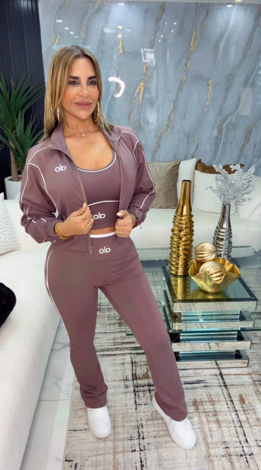 Alo Brown 3 Pieces Set (spandex) incluye jacket