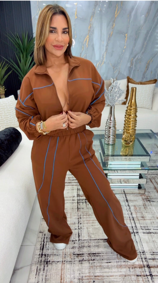 Washington Brown Set (corre grande) bájale una talla. (spandex)