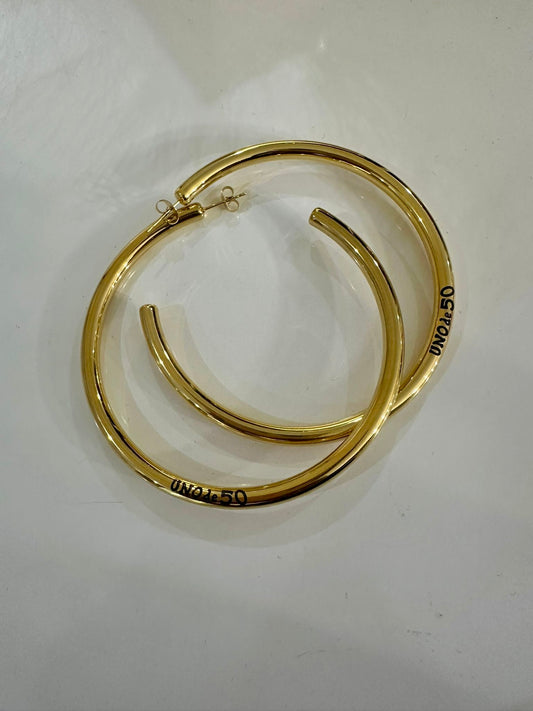 Uno Big Hoops (Doradas o Plateadas) Ambos colores aquí. Stainless Steel NO pesan
