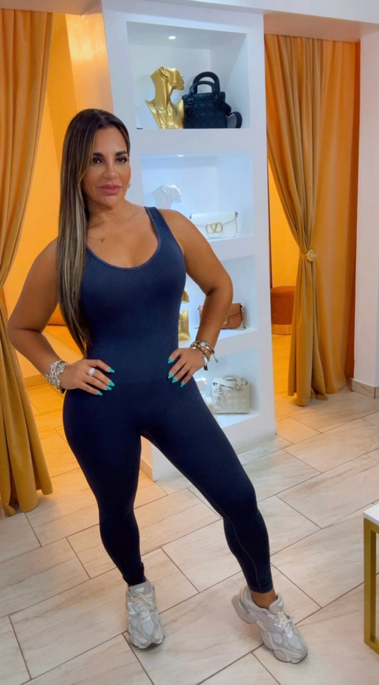 Basic Black Jumpsuit (tiene aplanador de abdomen )