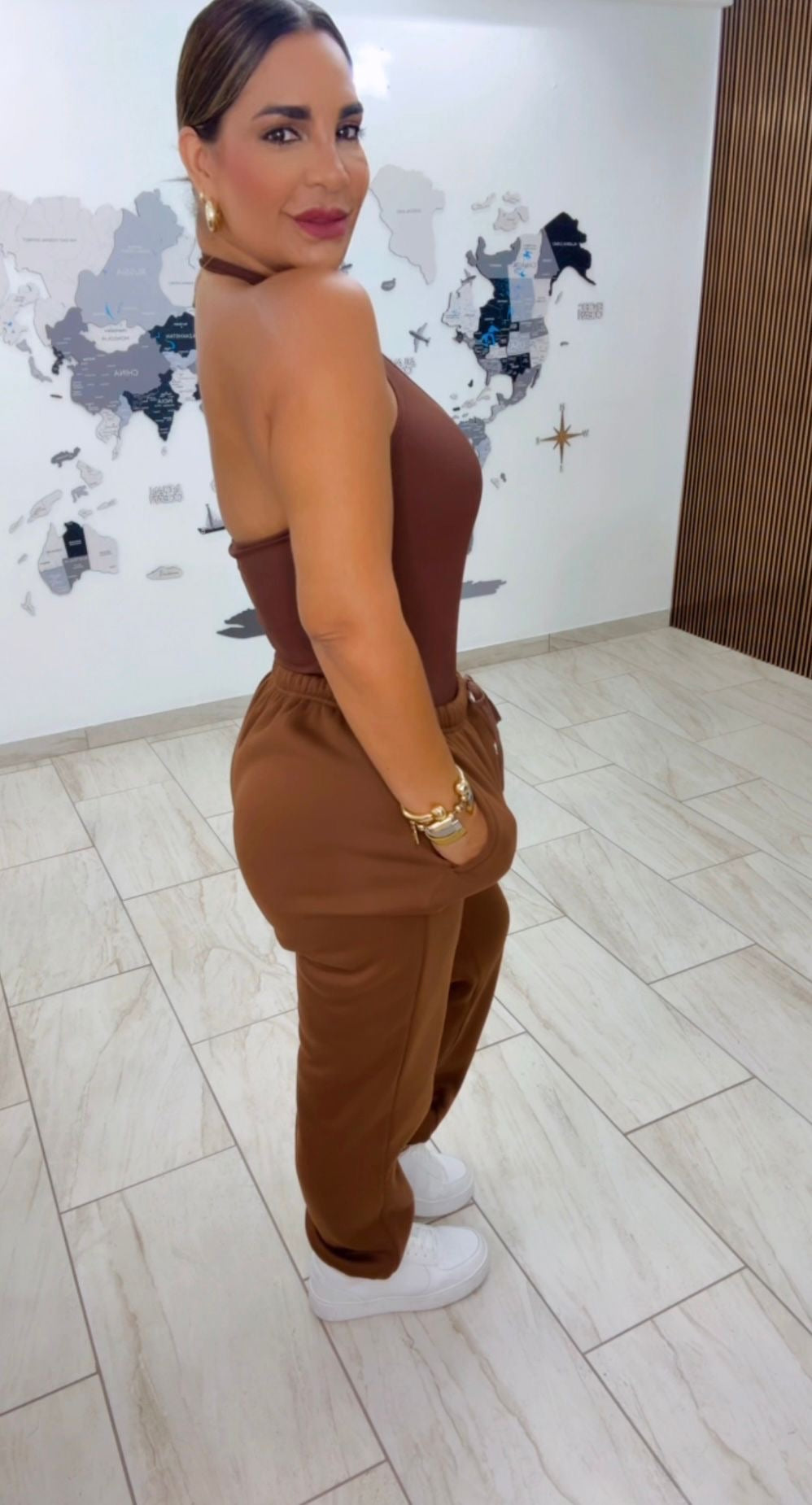 Chocolate Hand Made Halter Bodysuit Set (stretch) utilicé talla M