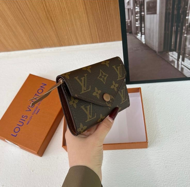 LV Mini Wallet (botón marrón) incluye caja