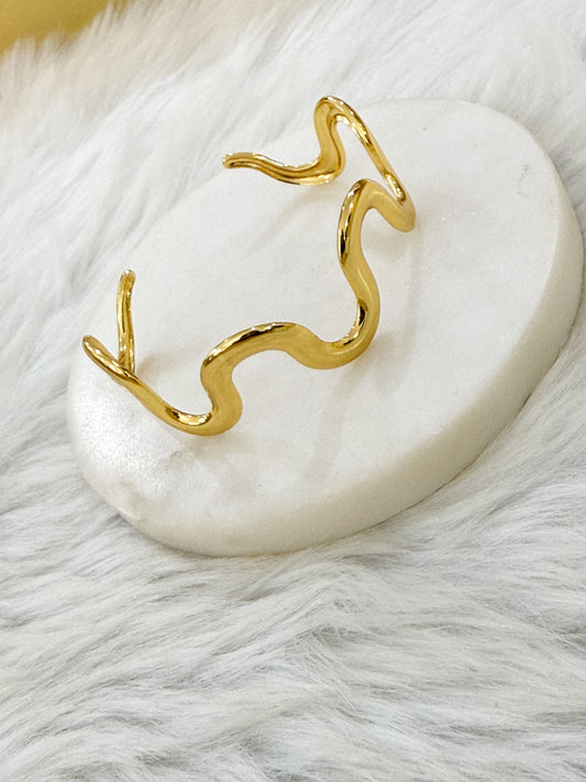 Wave Gold Bangle (Stainless Steel)