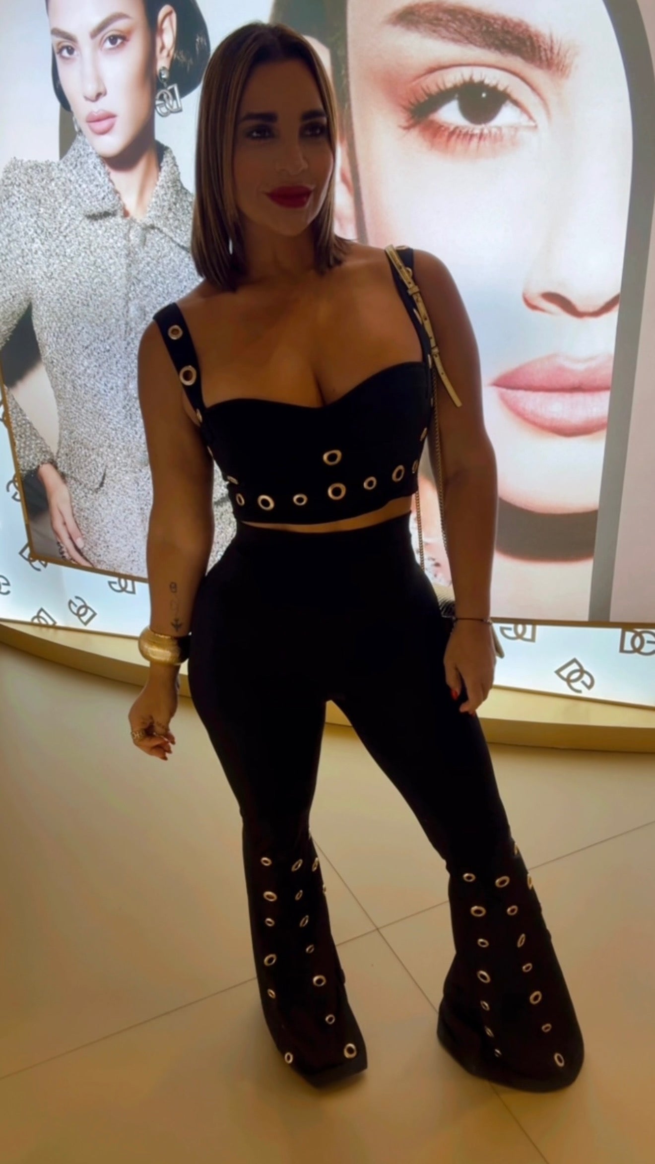 Restock Dubai Fountain Black & Gold Set(stretch ) Llegan el próximo Viernes . utilicé talla M