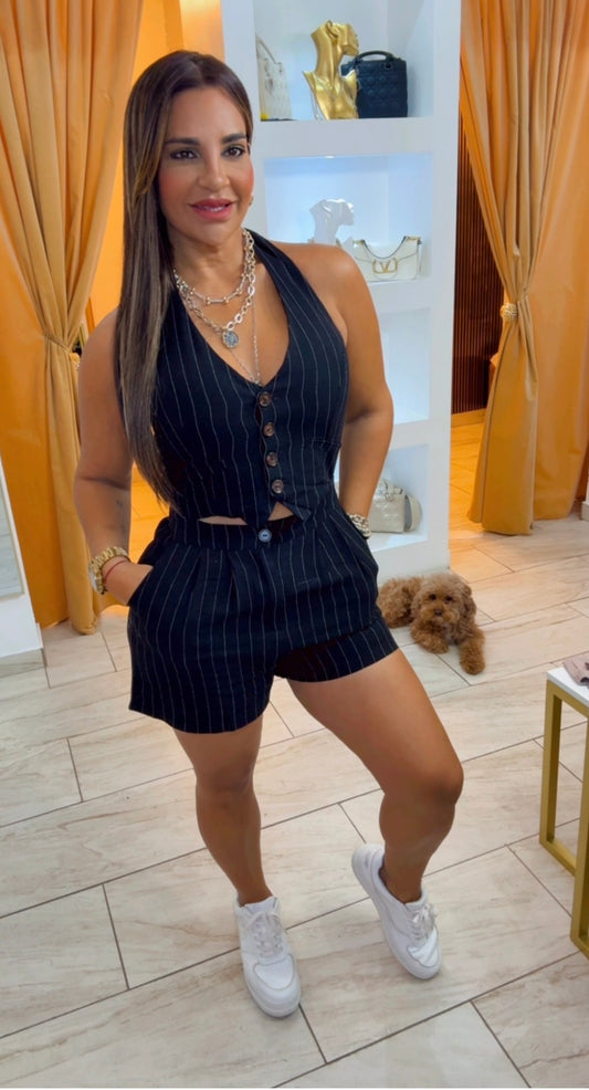 Monterrey Black Vest Romper, (tiene elástico en cintura) utilicé talla M