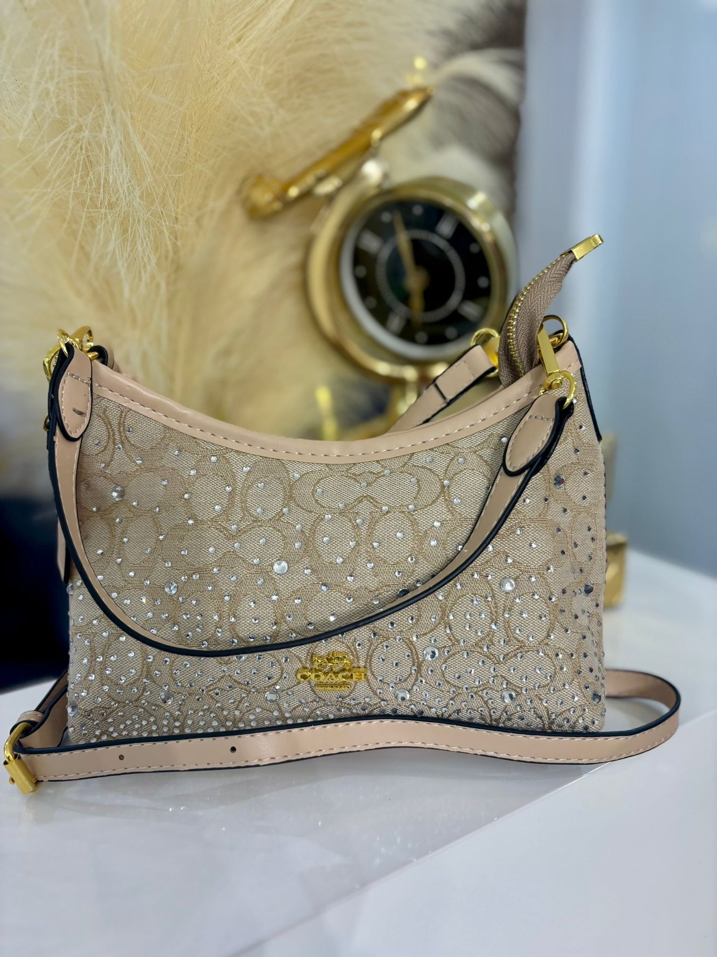 C Beige Crossbody Bag (Trae doble mango)