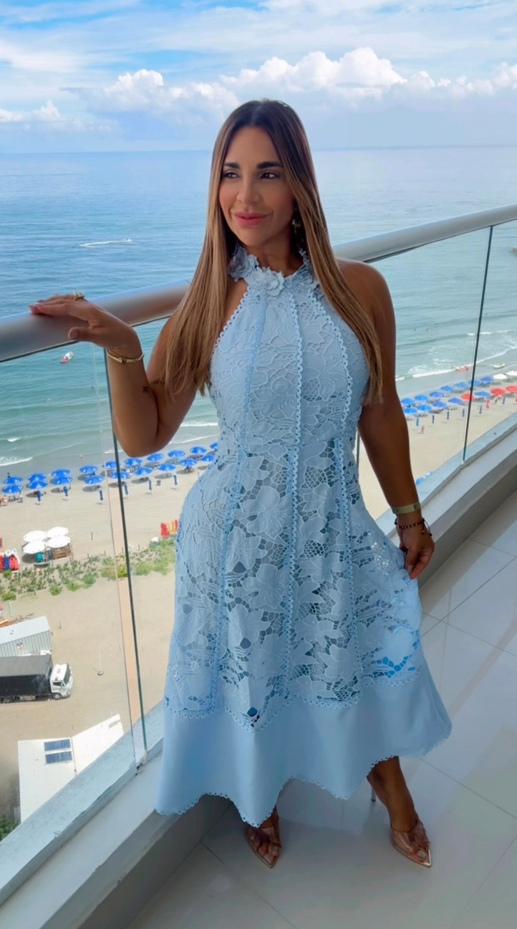 Celeste Blue Embroidery Dress (utilicé Médium