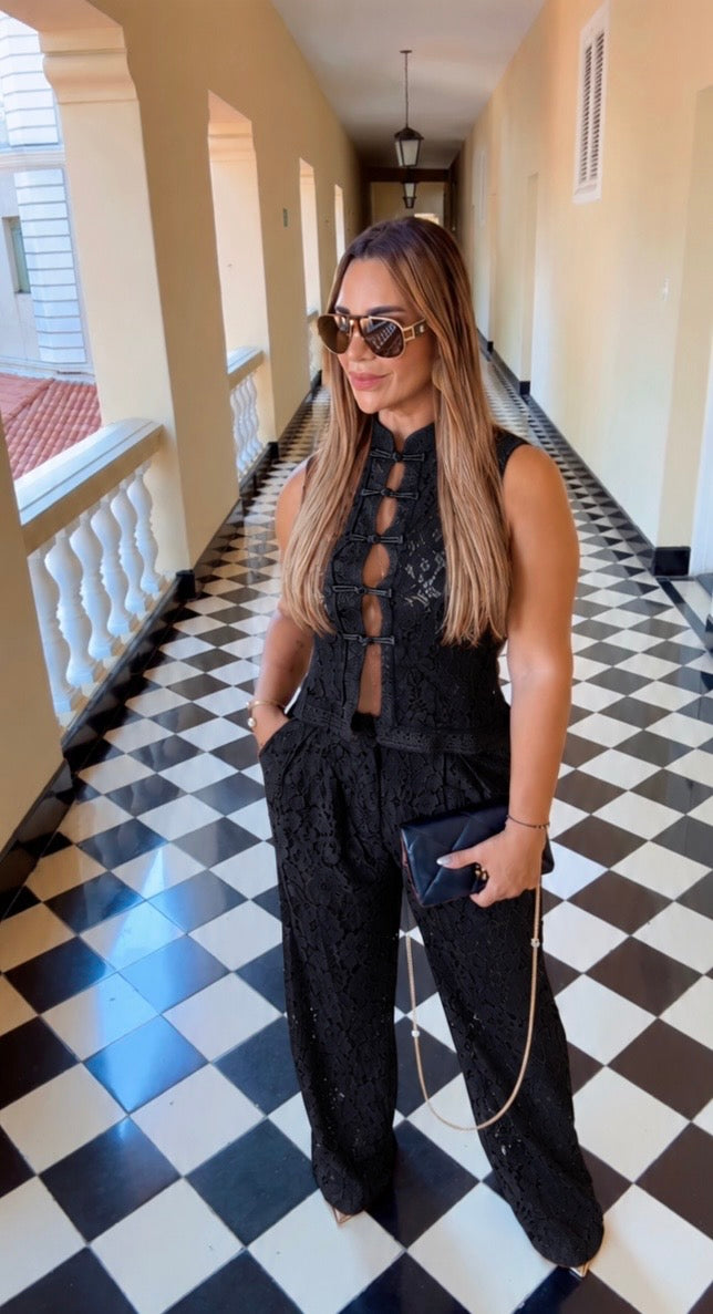 Black Embroidery Set (utilicé M) pantalón doble forro/ spandex