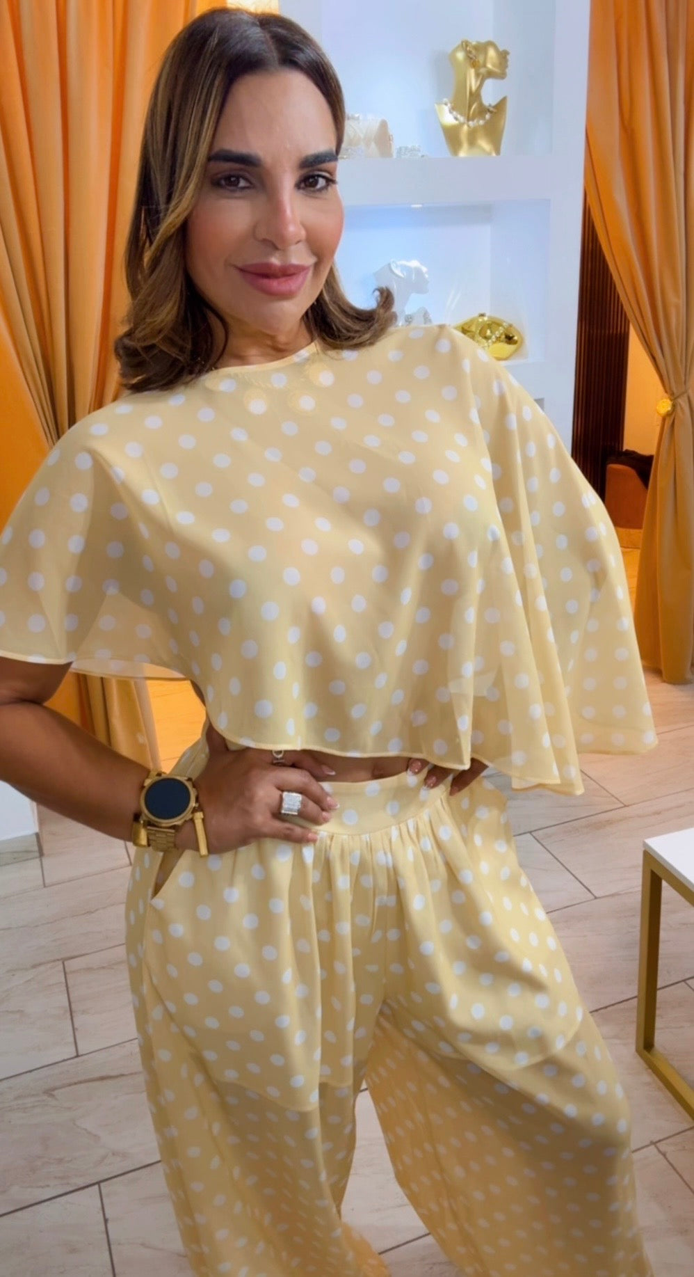 Yellow Polka Dots Set (corre grande) utilicé talla Médium