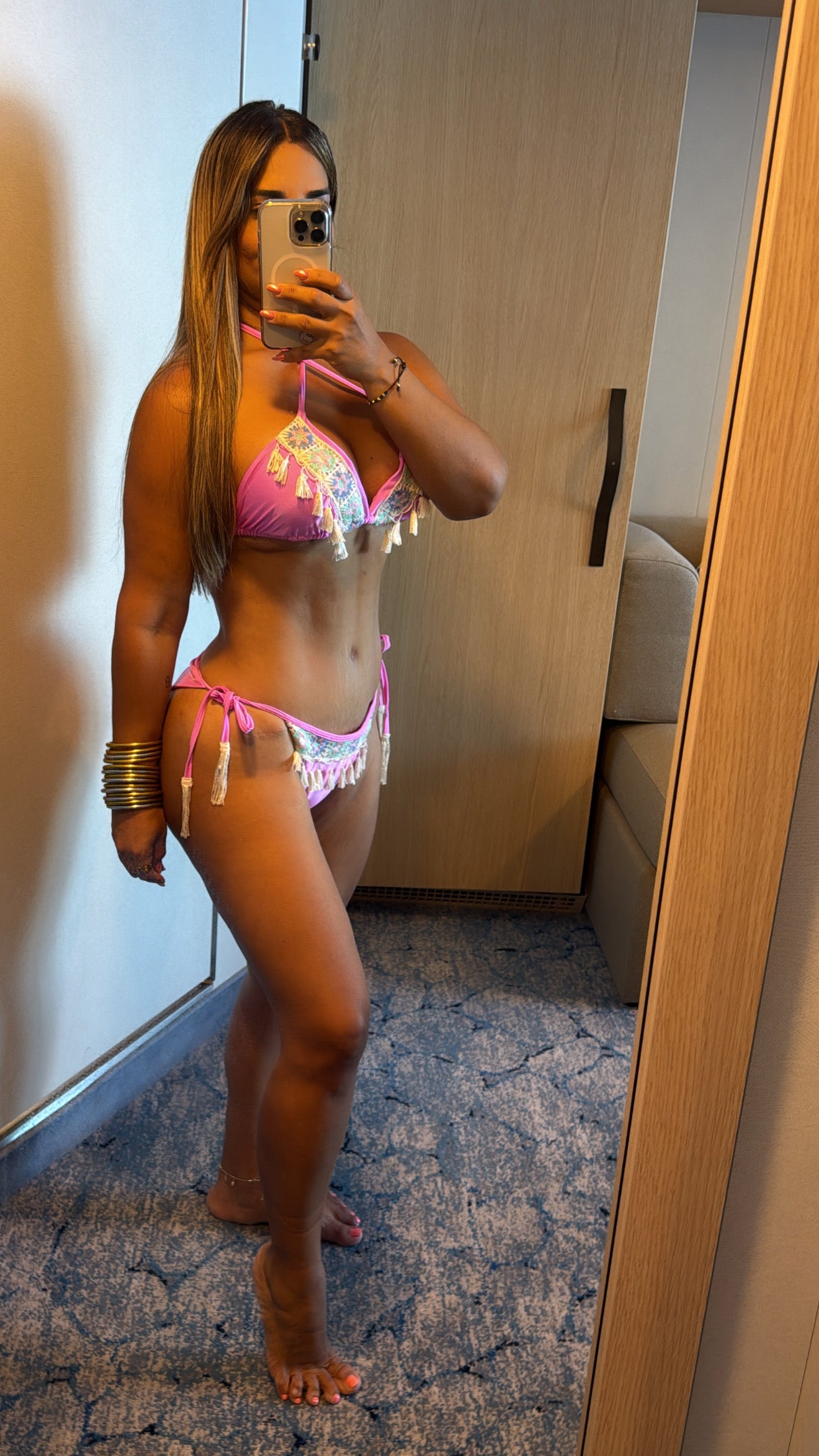 Bahia Pink Crochet Swimsuit (colección 🇨🇴) puesto en M