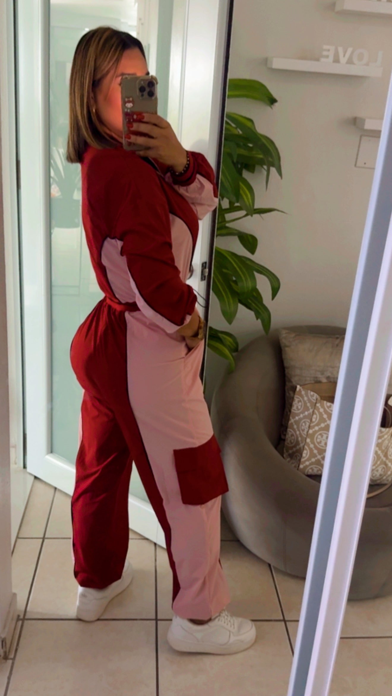 Southern Burgundy & Pink Jogger Jumpsuit (spandex) utilicé talla M