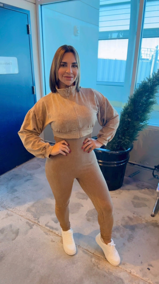 Charlotte Travel Mocha jumpsuit Set , stretch (incluye jacket) utilice talla M