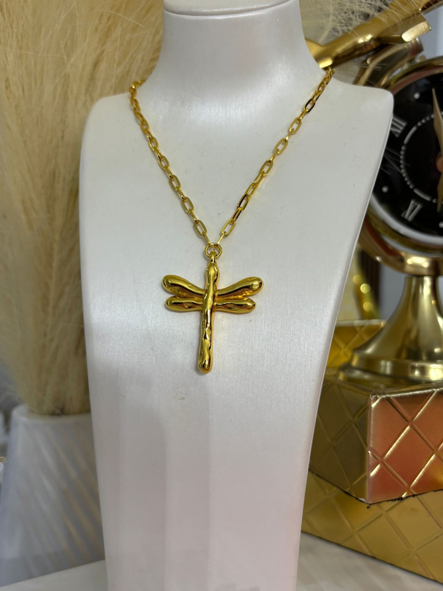 Uno Dragón Fly Necklace (material oro 925)