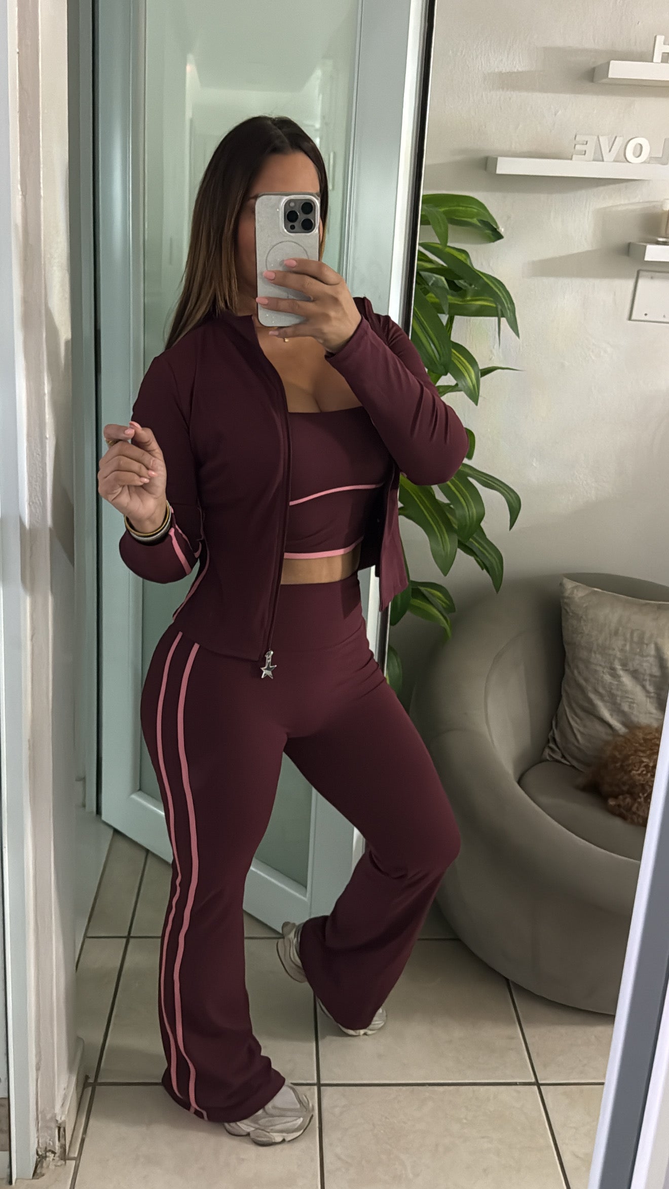 Restock Gym Burgundy 3 Pieces Set (spandex) incluye jacket/ llegan el próximo Miércoles